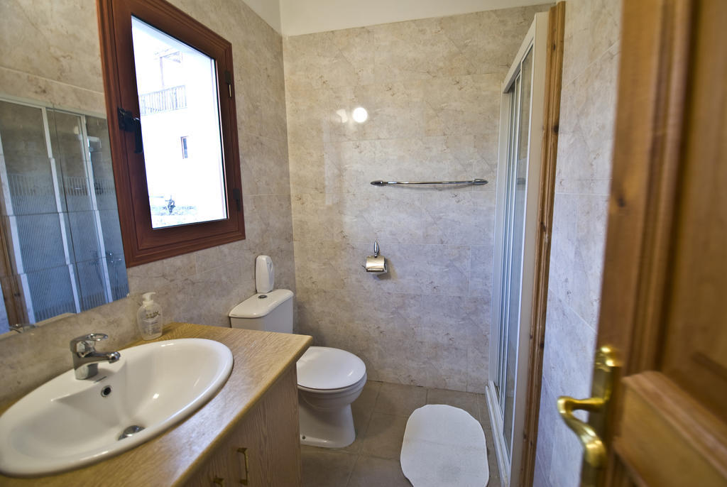 Lania Royal Oak House By Trulycyprus Villa Rom bilde